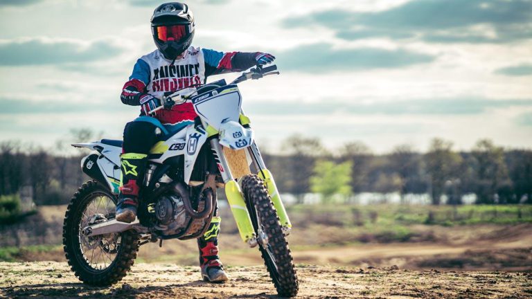 Ne visi moto šalmai yra vienodi: kodėl kai kurie gali jus pražudyti, o kiti – išgelbėti gyvybę?
