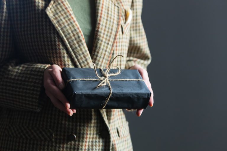 Kaip išrinkti dovaną verslo partneriui, kad ji iš tikrųjų sustiprintų bendradarbiavimą?