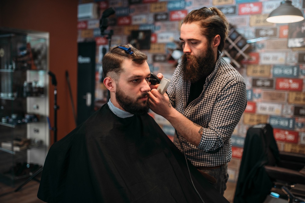 Barberiai Vilniuje: kokie kirpimai šiuo metu populiariausi tarp vyrų