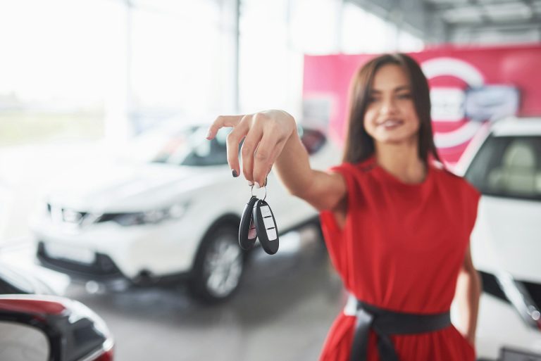 Automobilio paskolų palyginimas prieš paraišką: kaip nepermokėti už skubėjimą?